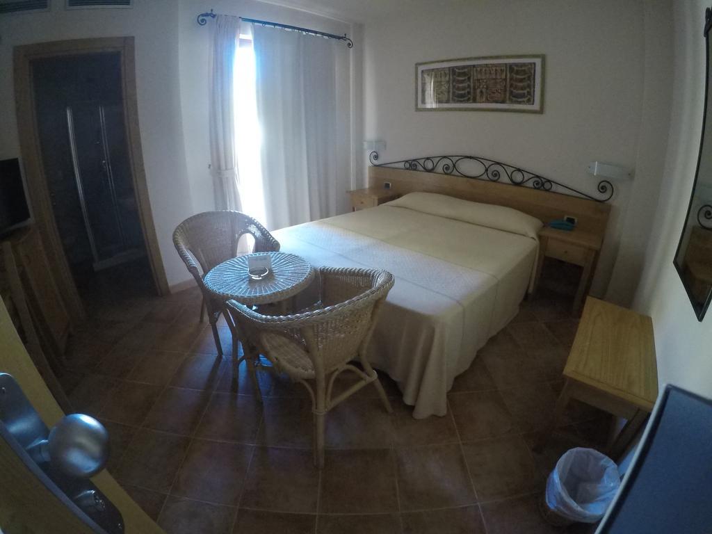 Hotel Villa Gustui Maris Кала-Гононе Екстер'єр фото