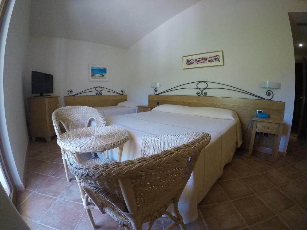 Hotel Villa Gustui Maris Кала-Гононе Екстер'єр фото