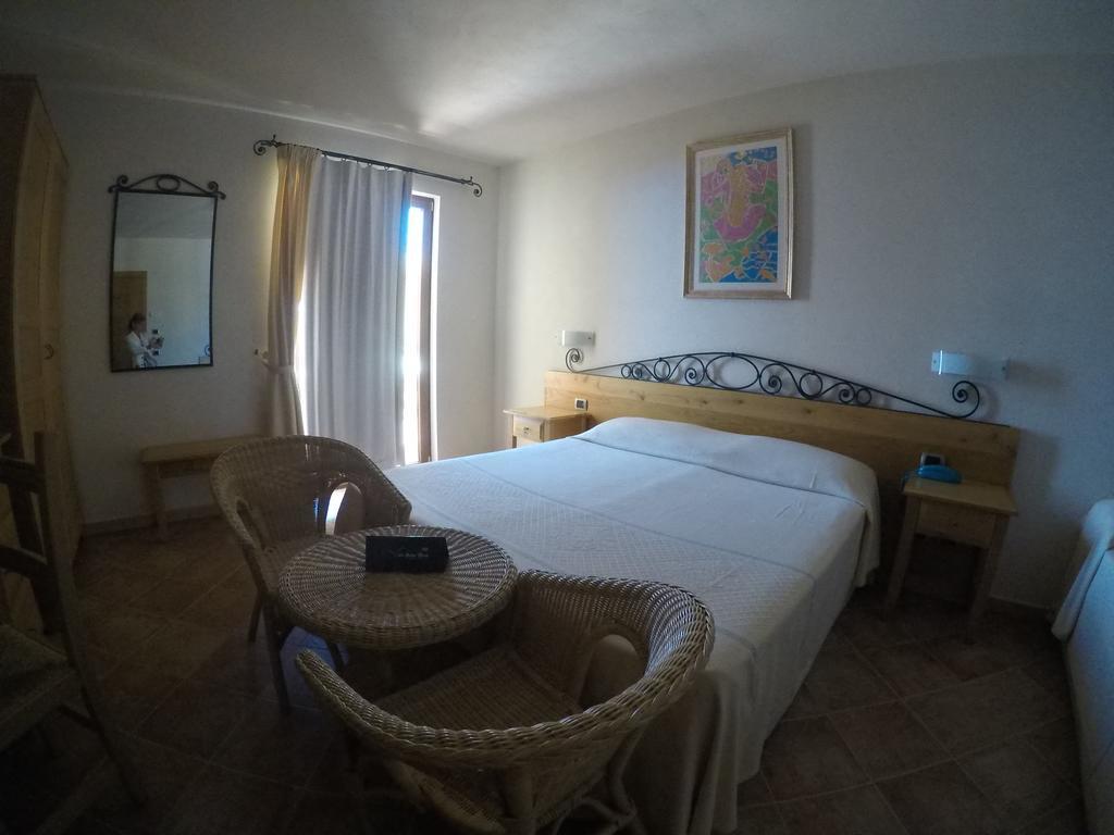 Hotel Villa Gustui Maris Кала-Гононе Екстер'єр фото