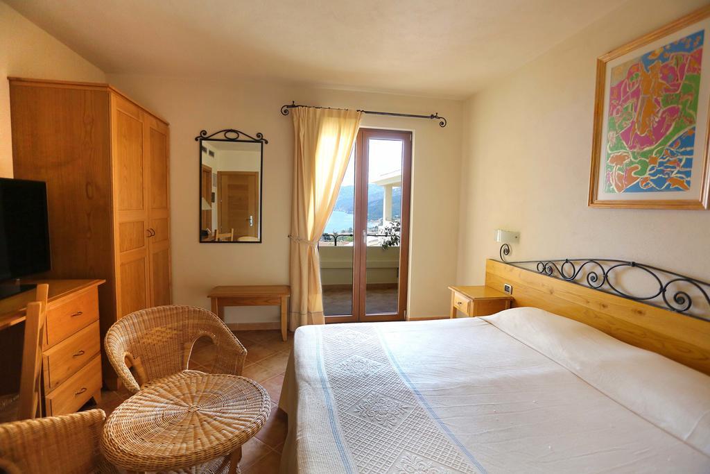 Hotel Villa Gustui Maris Кала-Гононе Екстер'єр фото